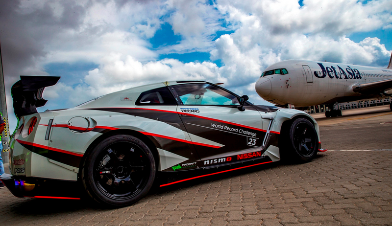 Illustration for article titled A 1,380 Horsepower Nissan GT-R Just Set The Drifting World Record At 190 MPH